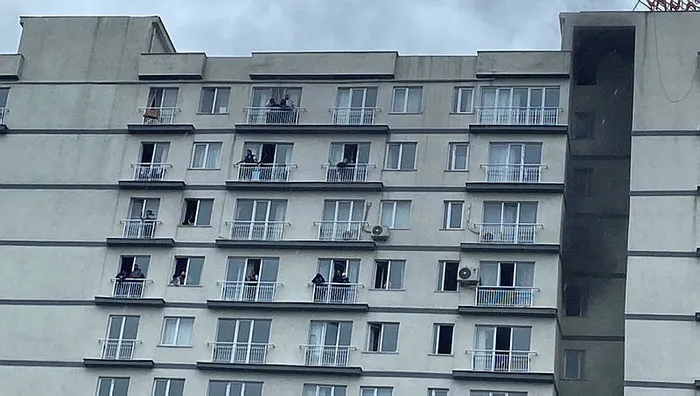 Son dakika: İstanbul'da korku dolu anlar: 18 katlı rezidansta yangın çıktı: Mahsur kalanlar var - 4
