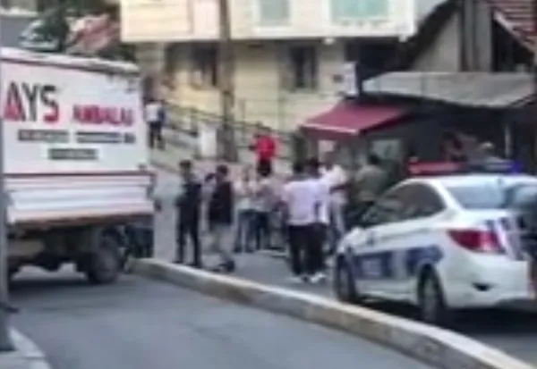 istanbulda-dehsete-dusuren-olay-kamyonetin-carptigi-kadinin-ayak-parmaklari-koptu-1662359799692.jpg