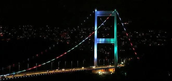 Fatih Sultan Mehmet Köprüsü Azerbaycan’ın bayrak renkleriyle aydınlatıldı