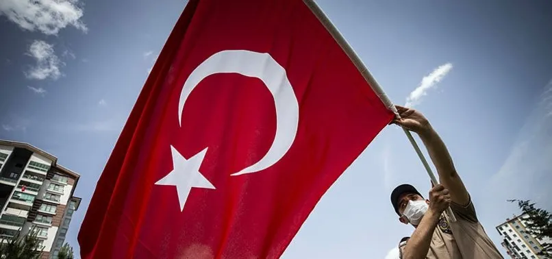 4 Buyuklerin Statlarinda Istiklal Marsi Caldi
