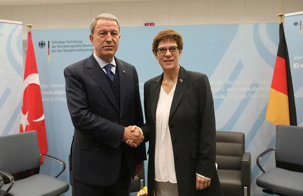 Milli Savunma Bakanı Akar, Alman ve İngiliz mevkidaşlarıyla görüştü - 1