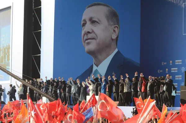 izmirde-tarihi-kalabalik-baskan-erdogandan-gundogdu-meydaninda-onemli-aciklamalar-1682791456008.jpg İzmir'de tarihi kalabalık! Başkan Erdoğan'dan Gündoğdu Meydanı'nda önemli açıklamalar - 4