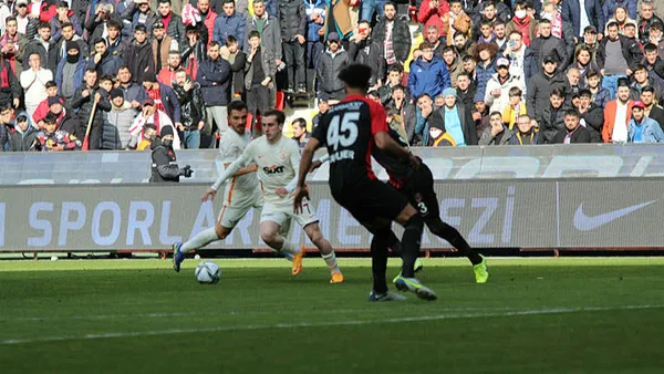 Gaziantep FK geriden gelerek Galatasaray'ı yendi! MAÇ SONUCU | Gaziantep FK Galatasaray 3-1 - 2