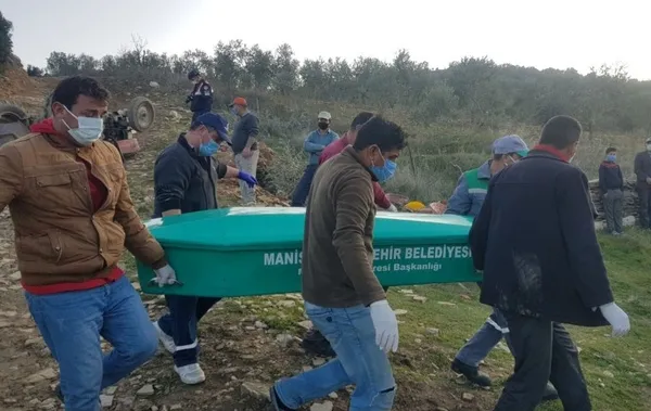 Manisa'da acı olay! Covid-19'u atlattı traktör altında can verdi - 4