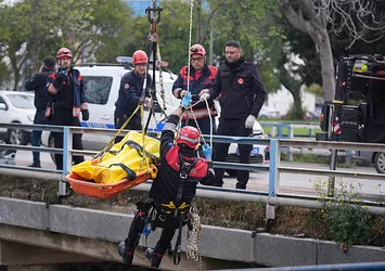 İzmir'deki bir derede erkek cesedi bulundu