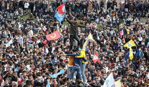 Diyarbakır’da terör örgütü propagandası yapılan nevruz etkinliğine soruşturma: 81 kişiden 13’ü gözaltına alındı