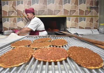 Gaziantep ve Şanlıurfa arasında tatlı rekabet! Tescilli lezzet lahmacun!