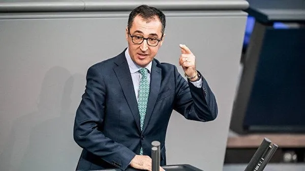 Almanya’da kriz giderek büyüyor! Çöpten yemek almaya izin çıkıyor