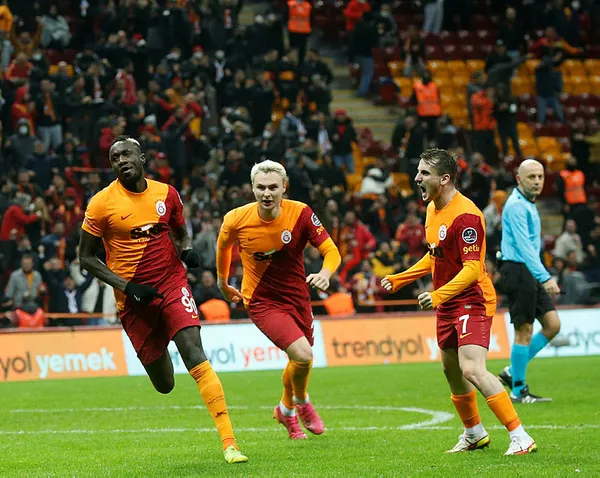 galatasaray-2-altay-2-mac-sonucu-aslan-yine-kayip-1638641275166.jpg Galatasaray: 2 - Altay: 2 MAÇ SONUCU | Aslan yine kayıp - 4