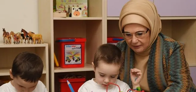 Emine Erdoğan Ukrayna’dan getirilen yetim çocuklarla buluştu