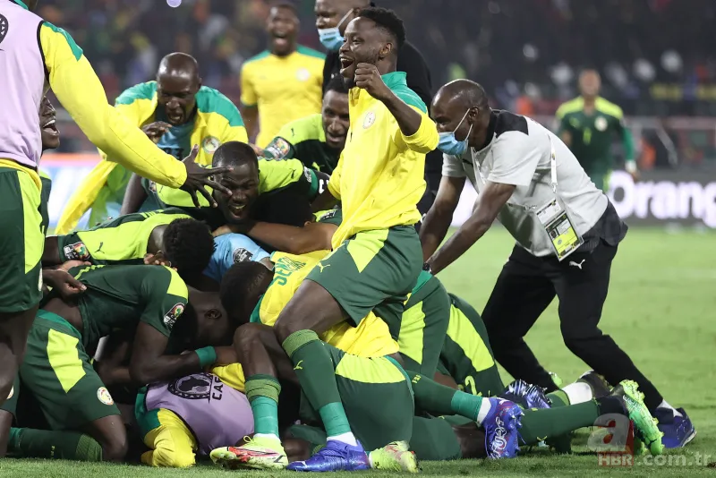 Senegal-Mısır kapıştı Afrika Kupası sahibini buldu! Salah ve Mane karşı karşıya geldi 24