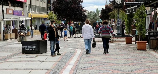 Koronavirüste 4. dalga uyarısı! Uzmanlardan yeni varyantlarla ilgili flaş açıklama