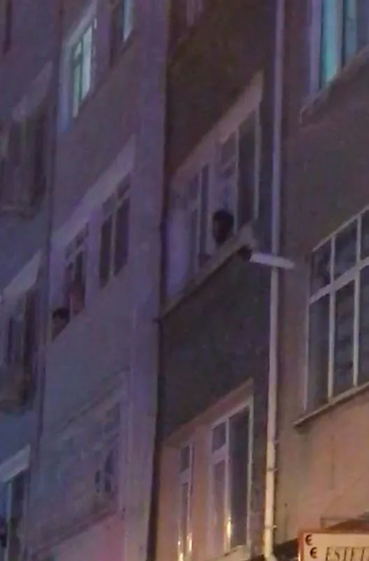 Sinir krizi geçiren kadın ortalığı birbirine kattı! Önce kaynar su döktü sonra... - 1
