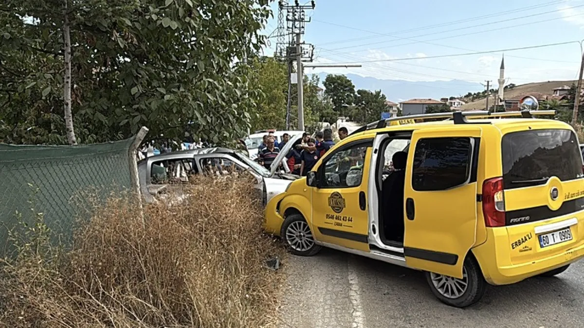 Tokat'taki trafik kazasında ağır yaralanan 3 yaşındaki kız hayatını kaybetti
