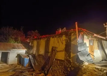 Bingöl’deki çatı yangını korkuttu