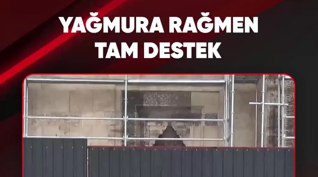 YAĞMURA RAĞMEN TAM DESTEK