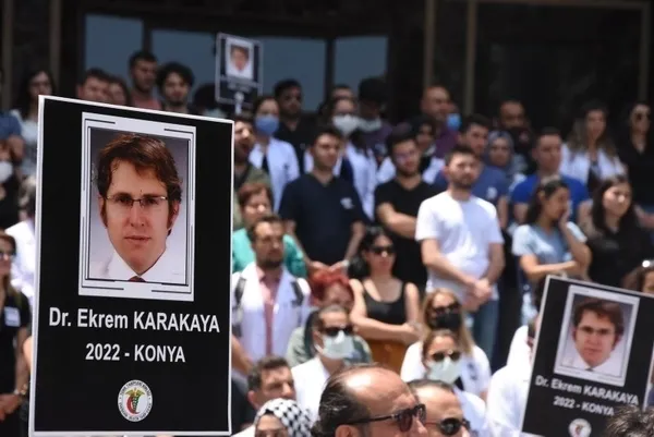 Konya'da öldürülen Dr. Karakaya'ya 'şehit' unvanı verildi! Mesai arkadaşının söyledikleri sağlık çalışanlarını hüzne boğdu - 4