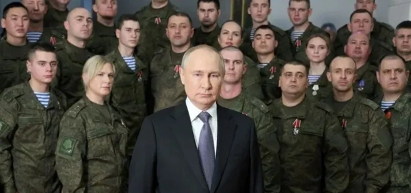 Putin'in arkasındaki gizemli sarışın! Birkaç ismi var: Başkan Erdoğan'a dondurma vermişti