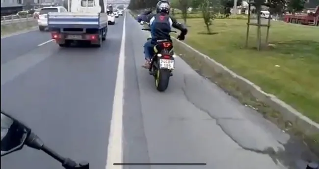 İstanbul’da trafikte dans eden motosikletli magandalara 5 bin lira ceza - 1