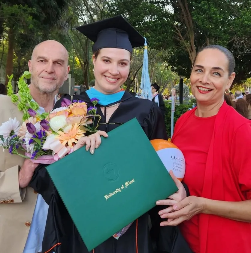 Eski manken Neşe Erberk'in kızı psikoloji diploması aldı