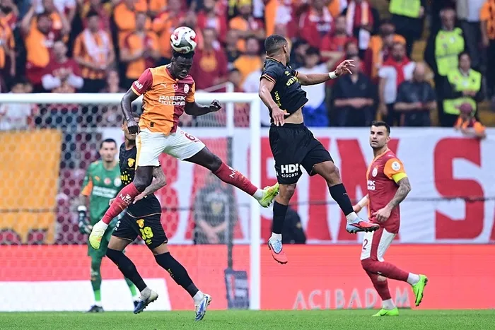 lider-evinde-hata-yapmadi-galatasaray-goztepeyi-maglup-etti-1761506275972.jpeg Fotoğraf (AA)