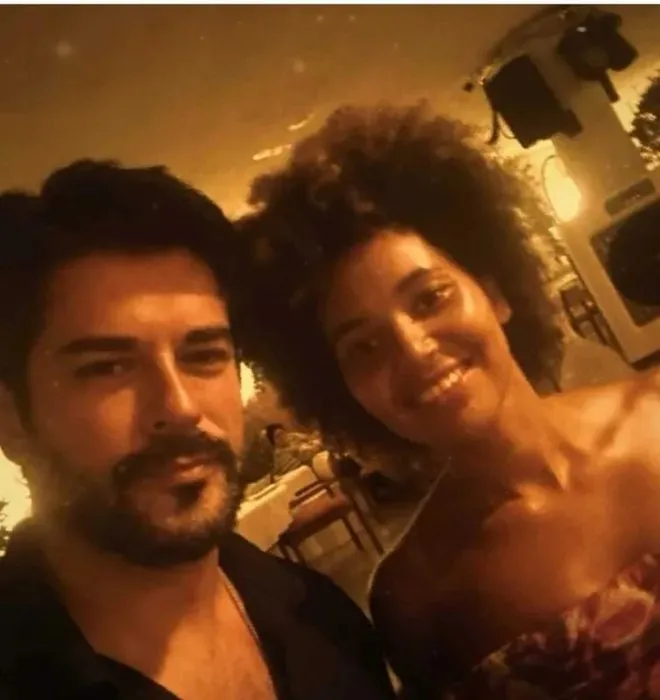 burak-ozcivit-bodrumda-hayran-akinina-ugradi-1752129120303.jpeg Kaynak: Sabah