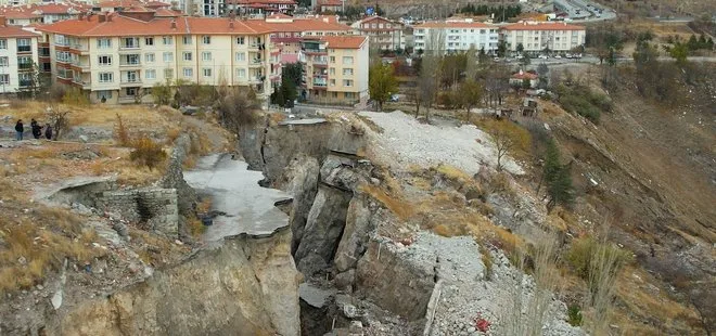 Bir mahalle diken üstünde! Ankara'da heyelan riski
