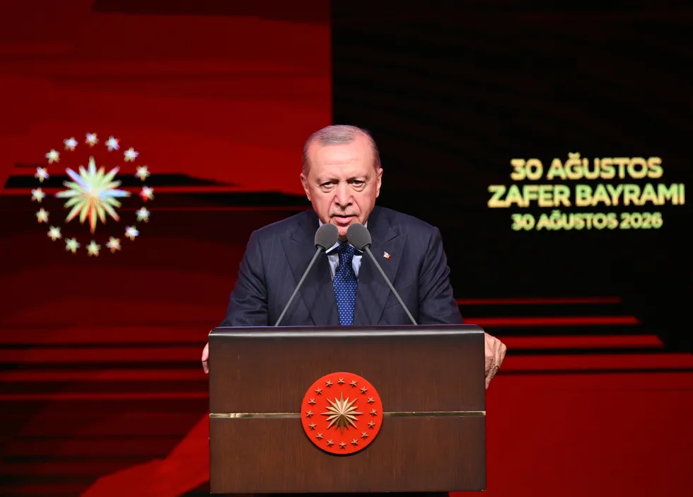 baskan-erdogandan-milli-irade-mesaji-turkiyeyi-tahrik-etmeye-calisanlar-acip-tarih-kitabi-okusun-1788116757452.jpg Başkan Erdoğan’dan milli irade mesajı: “Türkiye’yi tahrik etmeye çalışanlar açıp tarih kitabı okusun!” - 3