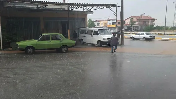 5 günlük hava durumunda sağanak yağmur görüldü! İstanbullulara sarı kodlu uyarı | 2 bölgeye fırtına dönüyor - 1
