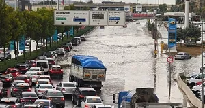 Ankara’da sokaklar göle döndü! Araçlar yolda kaldı
