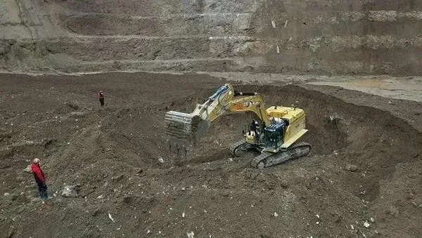 erzincanda-maden-faciasi-bakan-bakyraktar-6-isci-dere-yatagi-alaninda-3u-manganez-ocaginda-1708186543542.jpeg Erzincan’da maden faciası | Bakan Bakyraktar: 6 işçi dere yatağı alanında 3’ü manganez ocağında | Bilirkişi raporu ortaya çıktı - 14