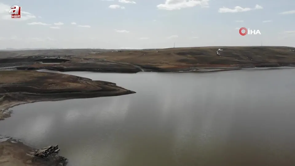 Kars Baraj Gölü’nün buzları çözüldü
