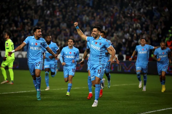 yurt-disindaki-en-iyi-yunan-futbolcu-trabzonsporun-yildizi-bakasetas-secildi-1670917650451.jpg Yurt dışındaki en iyi Yunan futbolcu Trabzonspor'un yıldızı Bakasetas seçildi - 1