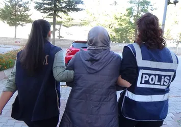 1 metrekarelik gizli alanda saklanıyordu! Gizli bölmede saklanan FETÖ'cü yakayı ele verdi