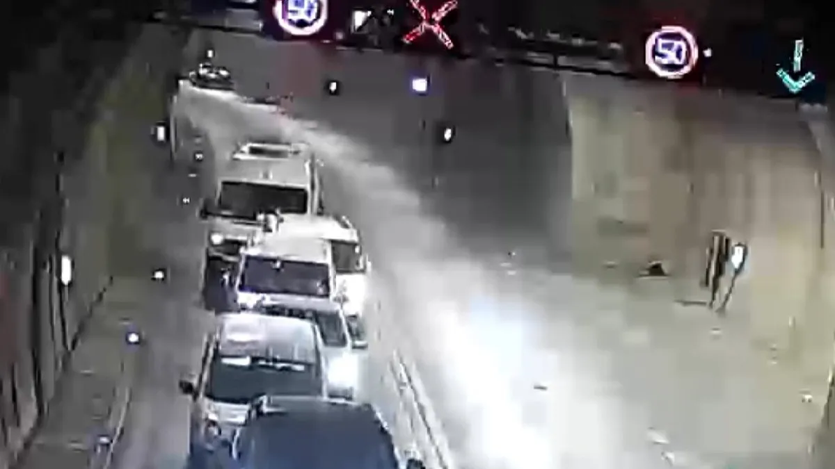 Amasya'da tünelde zincirleme kaza! 3 araç birbirine girdi