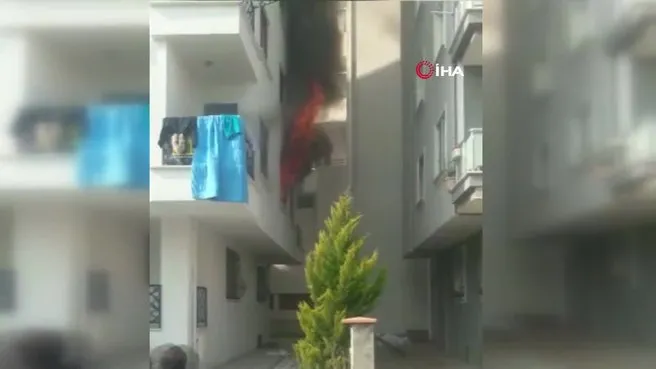 Son Dakika Haberi Istanbul Sancaktepe De Evin Alevlere Teslim Oldugu Anlar Kamerada Video Ahaber Video Izle