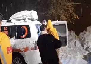 Rahatsızlanan çocuğun imdadına ekipler yetişti