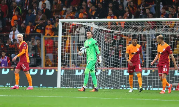 galatasarayda-bir-ayrilik-daha-kapida-marcaoya-takim-arkadasi-olacak-1659550749025.jpg Galatasaray'da bir ayrılık daha kapıda! Marcao'ya takım arkadaşı olacak - 3