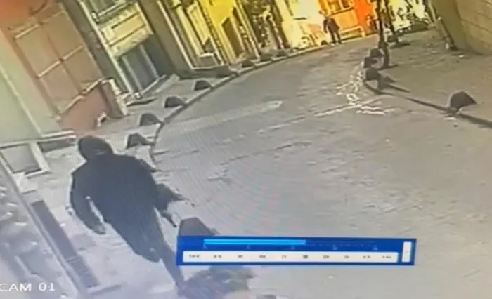 1713166611924.jpeg Yanlış adamı vurdu! Bayramda el öperken yakalandı | İstanbul'da film gibi olay anbean kamerada - 2