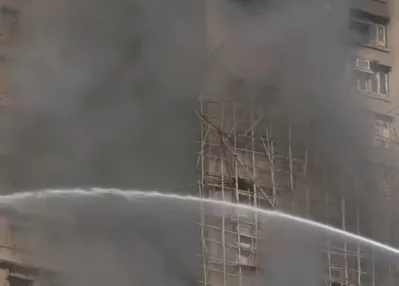 Hong Kong’da alevlerle zorlu mücadele