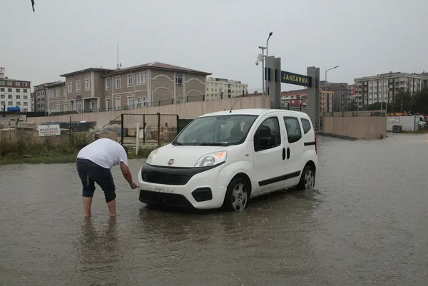 1661441653029.jpg Son dakika hava durumu: Sağanak yağış aralıksız sürecek! Meteoroloji gün vererek uyardı! İstanbul Ankara İzmir'de hava nasıl olacak? - 1