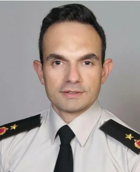 Sahte binbaşıya 'apolet' operasyonu! Yüzlerce kişiyi dolandırmış - 1