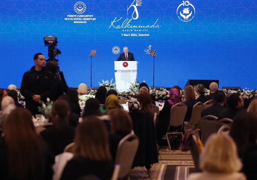 baskan-erdogan-kadina-siddet-insanliga-ihanettir-1772907963897.jpg Başkan Erdoğan: Kadına şiddet insanlığa ihanettir - 5