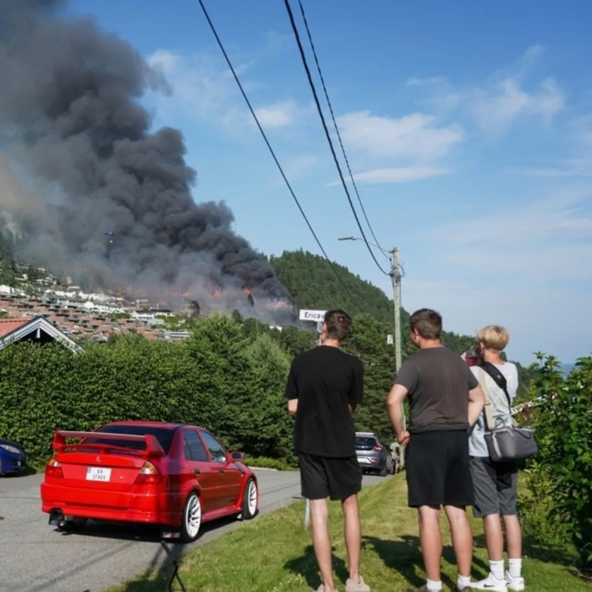 Norveç'te Yangın Faciası: 100'den Fazla Ev Küle Döndü