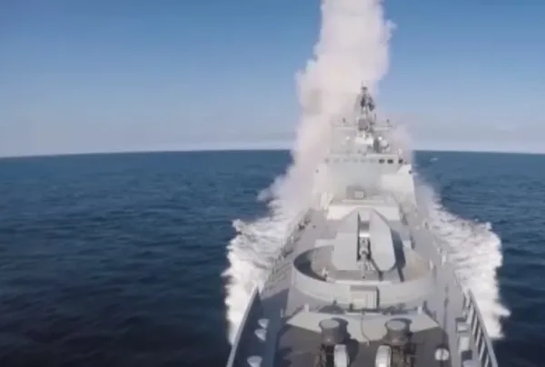 rusya-ukraynayi-karadenizdeki-savas-gemileriyle-boyle-vurdu-1655667834307.jpg Rusya, Ukrayna’yı Karadeniz’deki savaş gemileriyle böyle vurdu - 1