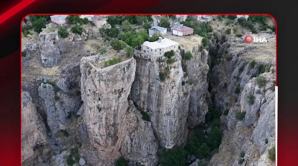 BU EVİ GÖREN BİR DAHA BAKIYOR
