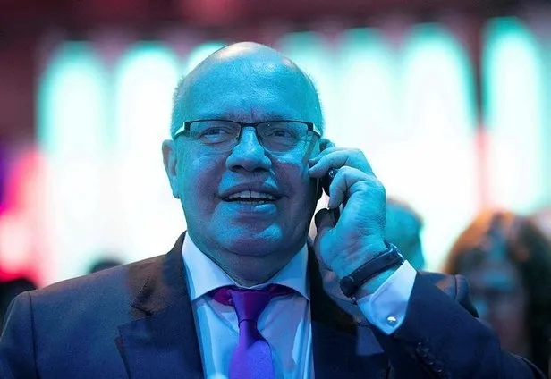 Alman Bakan Peter Altmaier merdivenden düştü, bilinç kaybı yaşadı - 3
