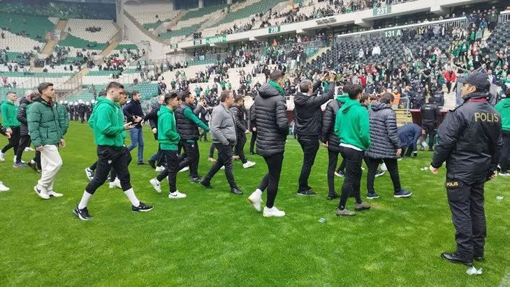 Bursaspor Amedspor maçı başlamadan saha karıştı! Futbolcular arasında gerginlik