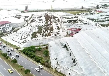 Mersin'de hortum bazı seralara zarar verdi