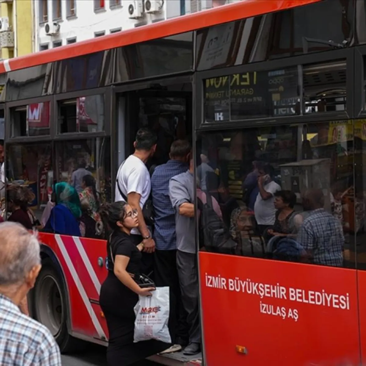 İzmir’de toplu ulaşıma büyük zam: İşte İZBAN, taksi, feribot ve servis ücretlerinde yeni tarife